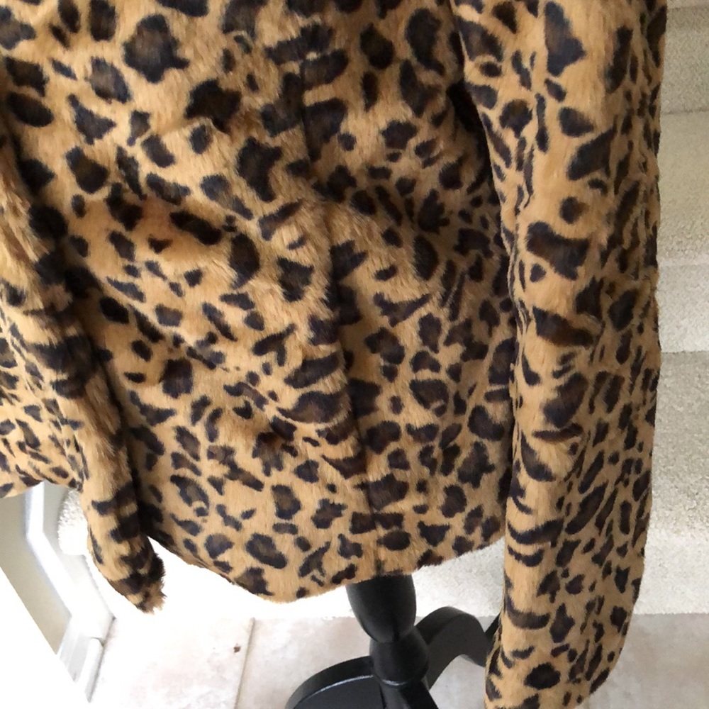 NEW Banana Republic Women’s Faux Fur Leopard jacket.  Size L - Picture 5 of 11